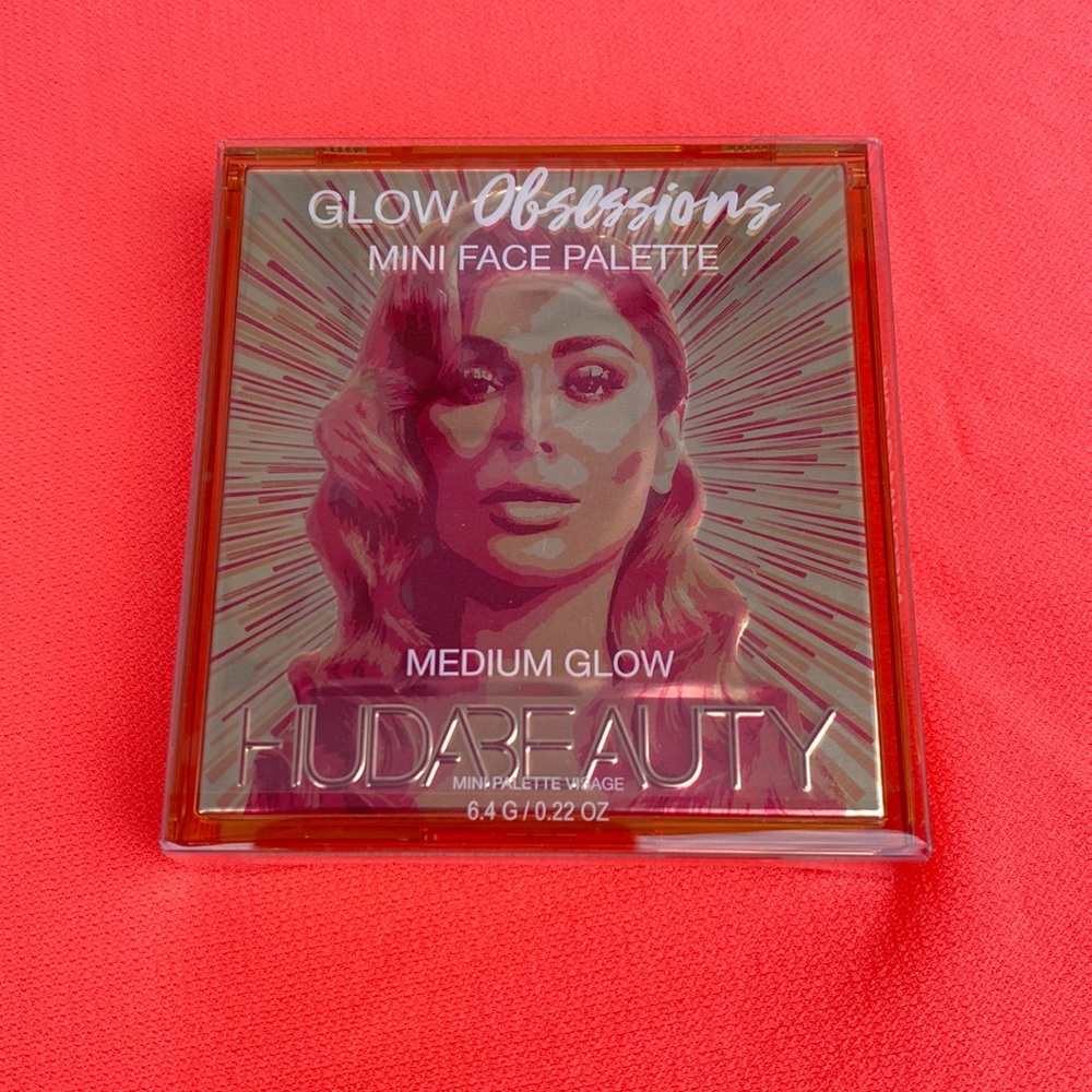 HUDA BEAUTY Glow Obsessions Highlighter Face Palette MEDIUM Brand New In Box